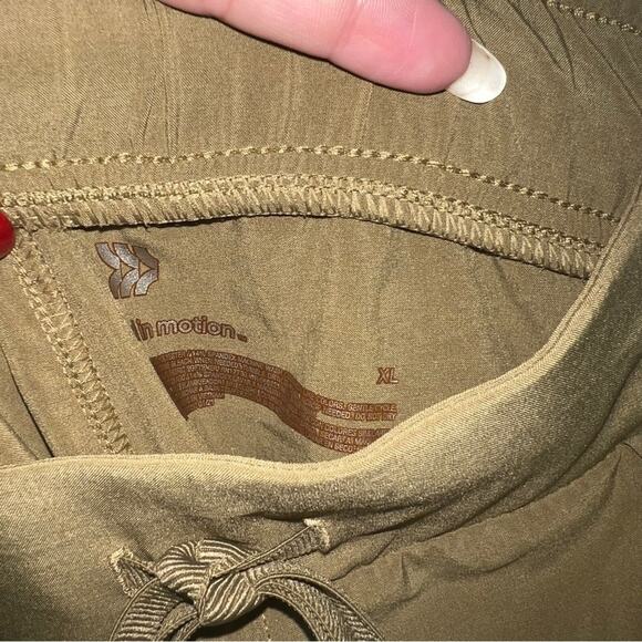 NWT all in Motion Mid Rise athletic shorts w zipper pockets XL - Picture 3 of 6